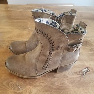 Roxy Boots